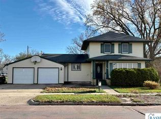 222 Center Ave N, Madelia, MN 56062