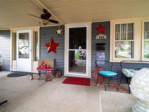4th image of 804 Maple Ave