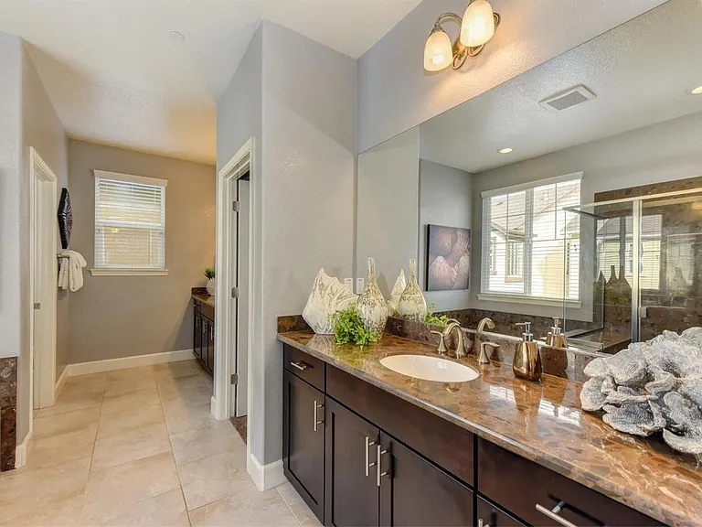 916 Lyon Pl — Photo 14