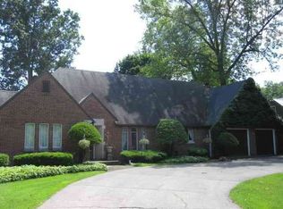 2715 Greenleaf Blvd, Elkhart, IN 46514