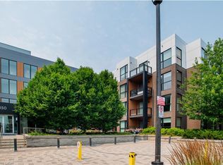 150 Sabina Dr #304, Oakville, ON L6H0W3