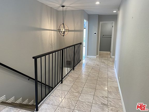 3rd image of 1214 E Tujunga Ave