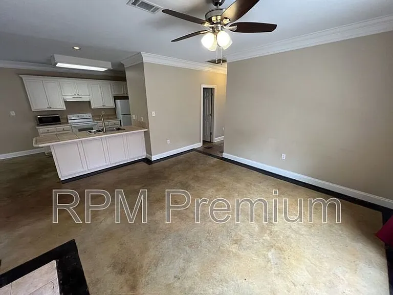 5557 Arialo Dr — Photo 6