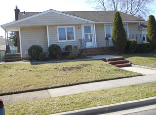 20 Haverford Rd, Hicksville, NY 11801