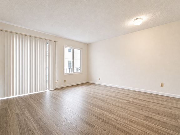 2nd image of 2540 College Ave APT 211