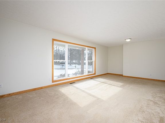 5th image of 639 Sydney Pl