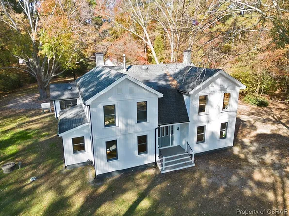 290 Gayle Ln, Mathews, VA 23109