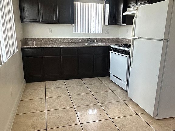 3rd image of 136 W 97th St #136