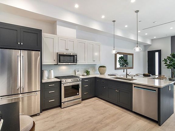 4th image of 1004 N Hudson Ave