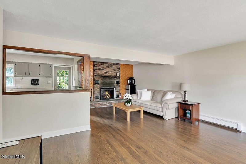 4th image of 110 Troy Road