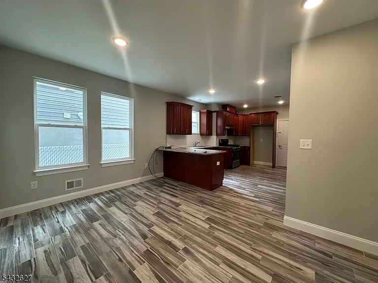 195 Ridge St — Photo 1