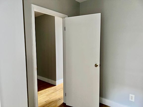 5th image of 112 E 103rd St APT 11