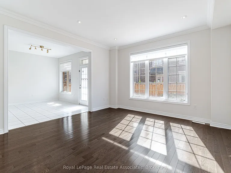 3172 Ernest Appelbe Blvd — Photo 12