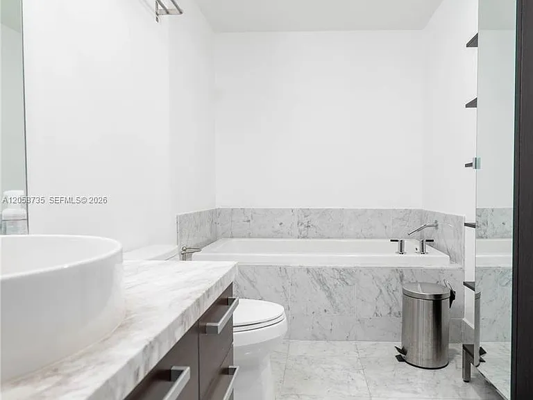 253 NE 2nd St #2107 — Photo 16