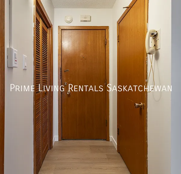 2242 Scarth St #14 — Photo 9