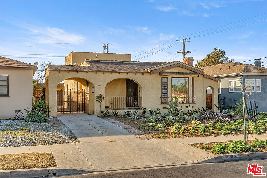 4 bed, 2.0 bath, 2138 sqft, $5,200 — Photo 1