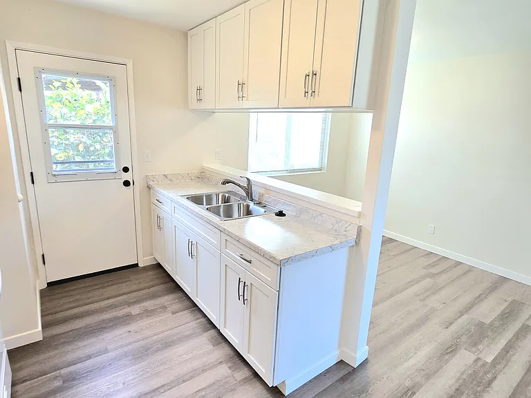 2974 Sherwin Ave — Photo 3
