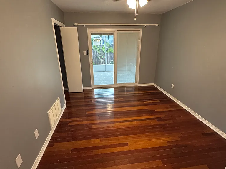 2074 Cambridge Cir — Photo 11