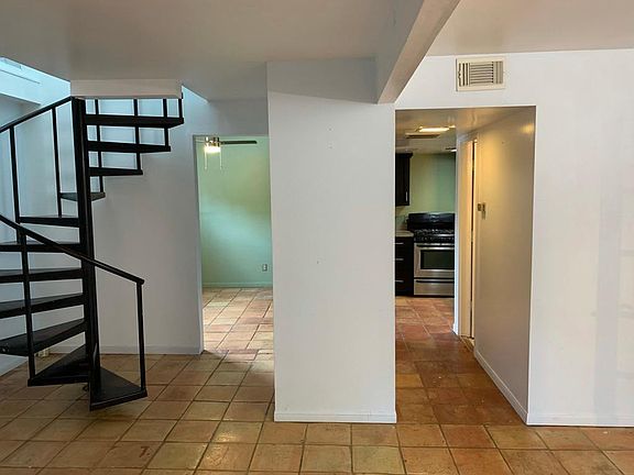5th image of 2415 Columbia St