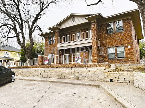 420 W Franklin St Photo 1