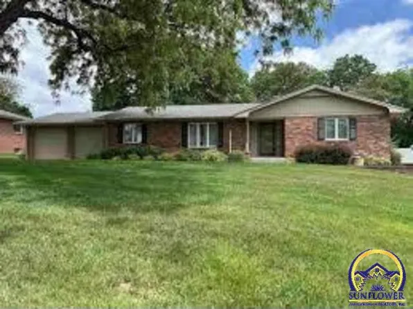 321 Garfield St, Clay Center, KS 67432