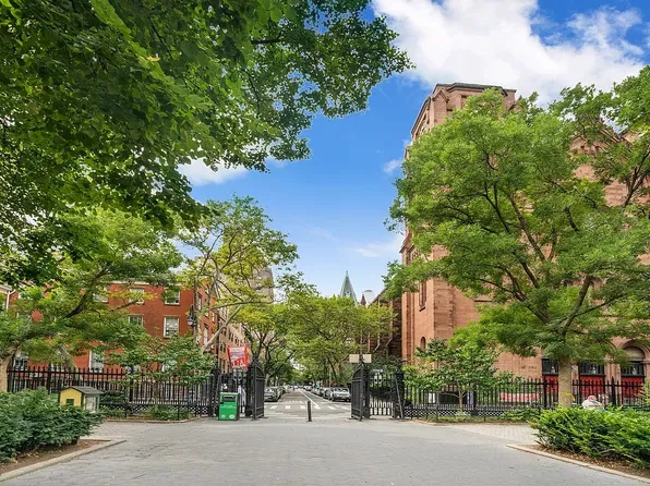 210 East 17th Street image 13 of 14