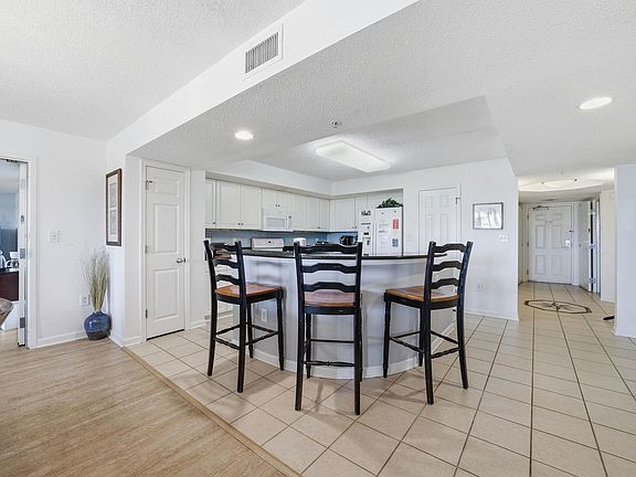 5th image of 2151 Bridge View Ct. #3-104