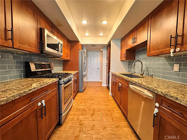 1312 S Saltair Ave #210 — Photo 7