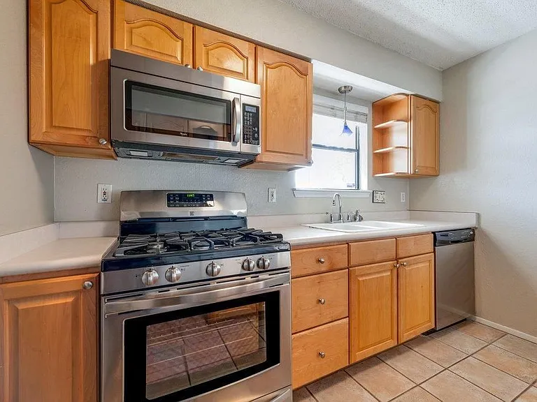 13204 Rampart St — Photo 5