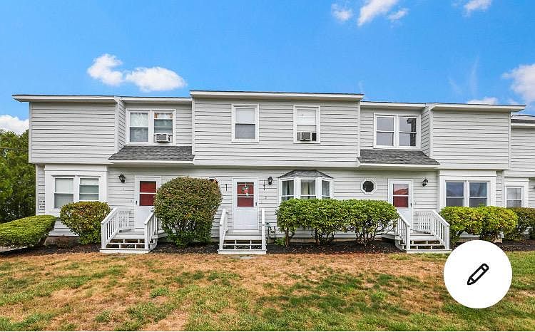 Quiet condo development close to downtown OOB and 7 miles of beaches!