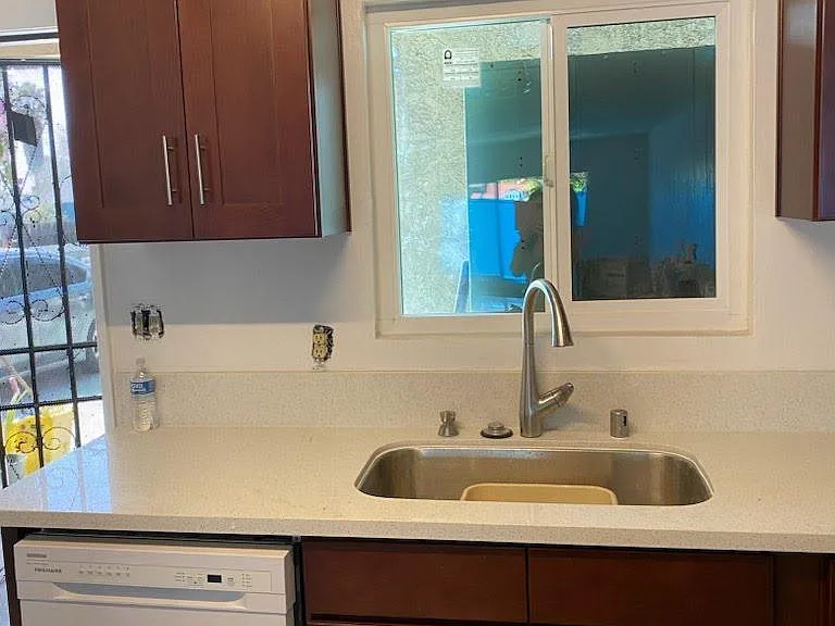 425 E Mission Rd #D — Photo 3