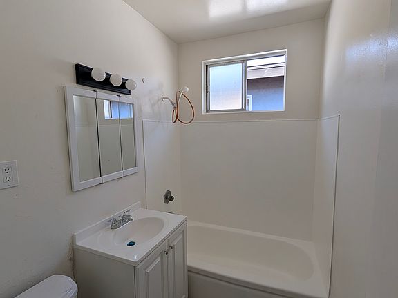 3rd image of 905 Daisy Ave APT 10