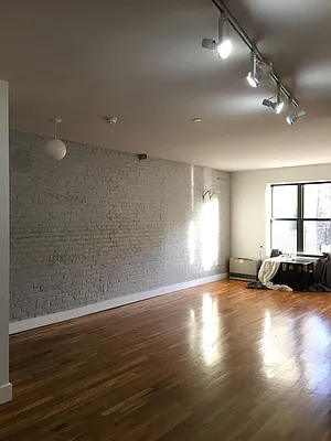 Rented by City Vista Inc | media 59