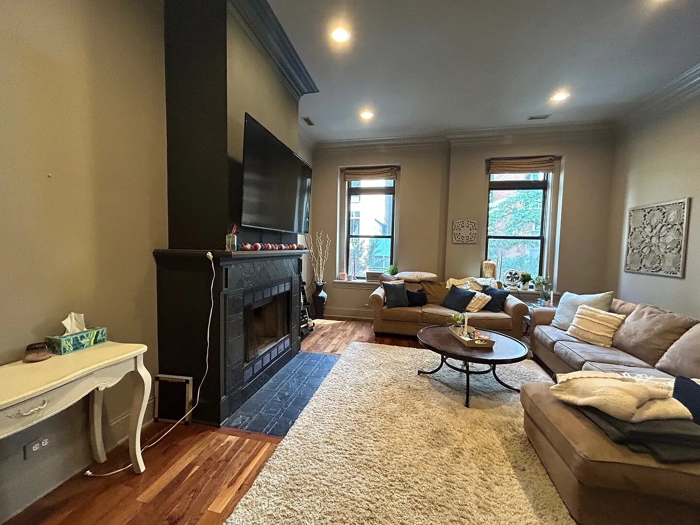 3 bed, 2200 sqft, $5,900 — Photo 2