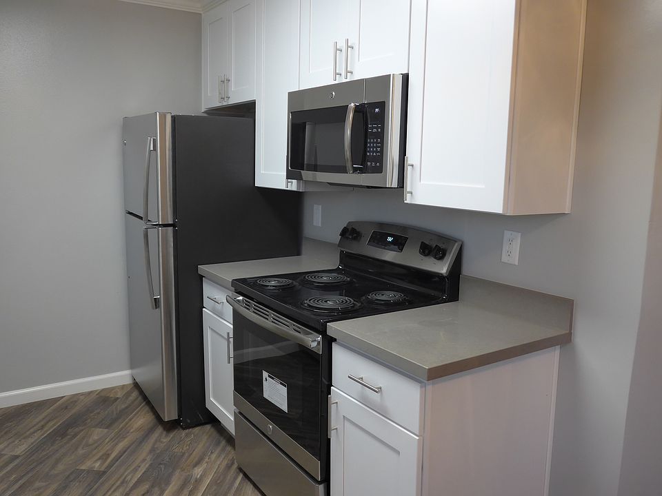 1st image of 22 Coleman Pl APT 2