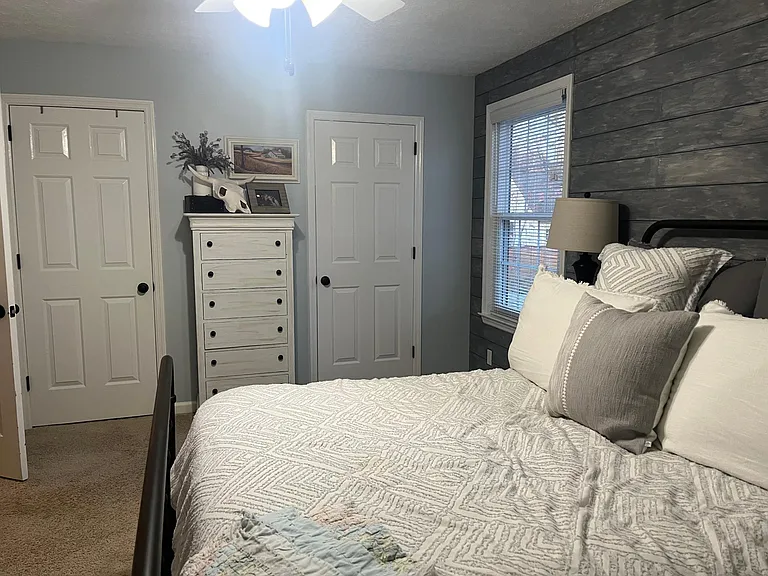 Main bedroom, with two closets. (14x12)