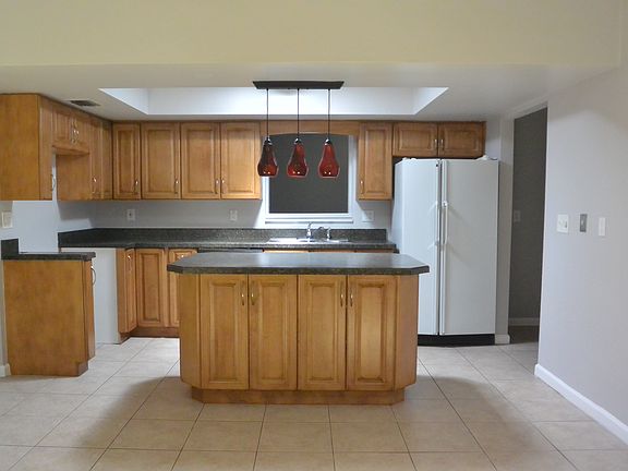 Open Kitchen w/Island