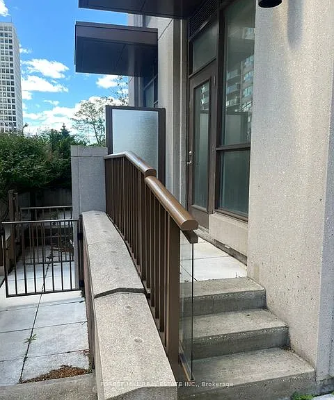 310 Tweedsmuir Ave #Townhouse 4 — Photo 8