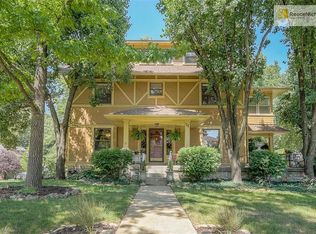 2 E 53rd St, Kansas City, MO 64112