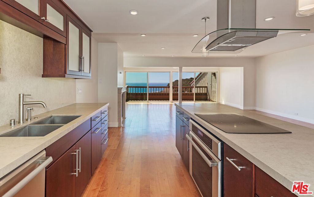 23914 De Ville Way APT D, Malibu, CA - More