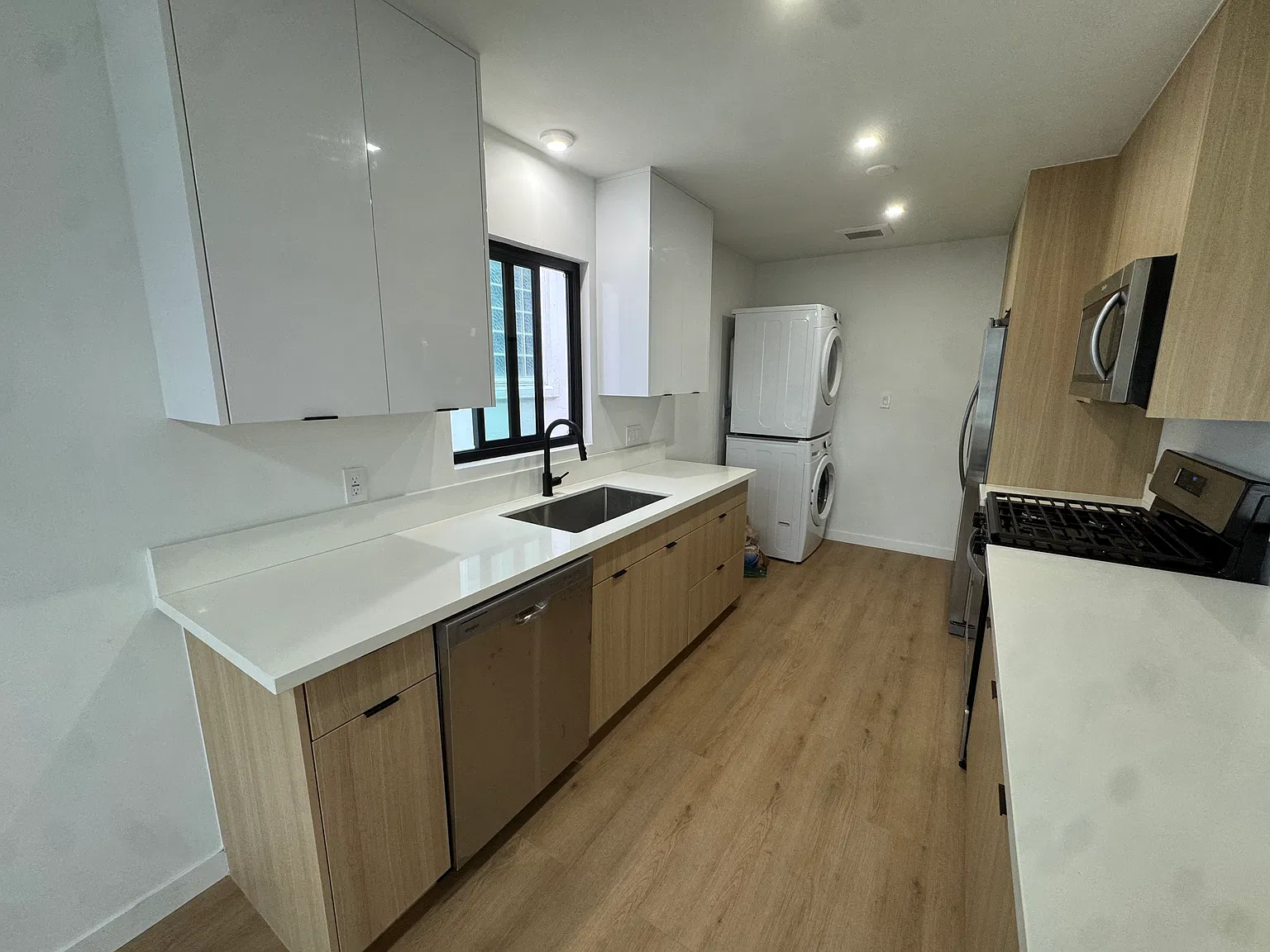 2 bed, 700 sqft, $3,450 — Photo 2