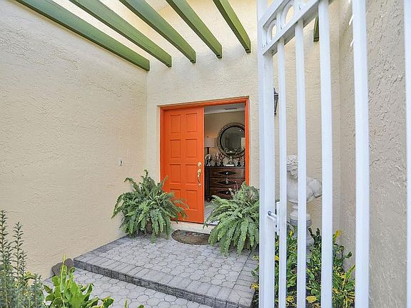 3rd image of 290 SE 7th St