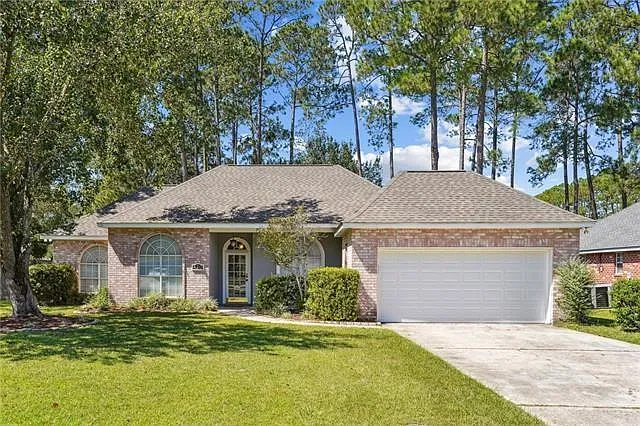 4 bed, 2.0 bath, 2035 sqft, $2,250 — Photo 1