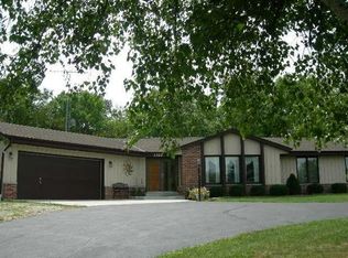 1322 Jensen Ct, Delafield, WI 53018