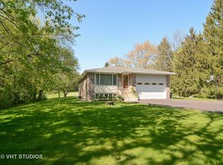 2072 Palatine Rd, Inverness, IL 60067
