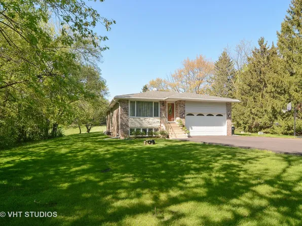 2072 Palatine Rd, Inverness, IL 60067