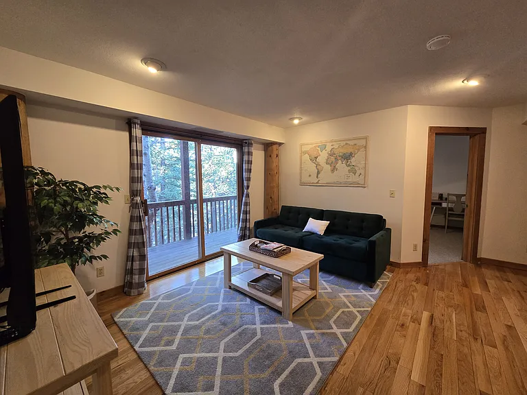 1060 Kings Crown Rd — Photo 20