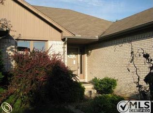 50196 Oxford Dr, Macomb, MI 48044