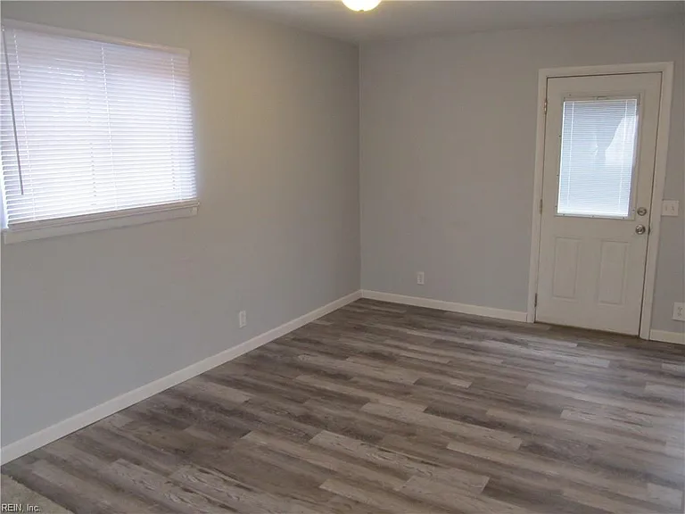 954 Dovercourt Rd — Photo 5