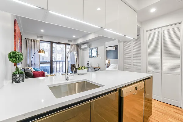 Rented by Bond New York | media 70